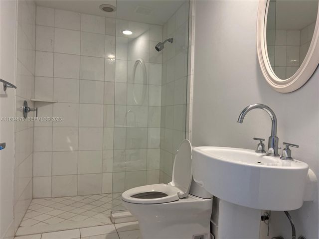 2950 NE 188th Street 444, Aventura, FL 33180