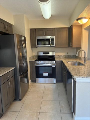 16513 LAKE BRIGADOON CIR, Tampa, FL 33618