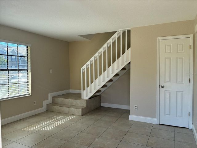 16513 LAKE BRIGADOON CIR, Tampa, FL 33618