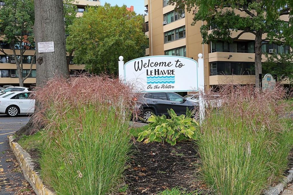 10-34 166th Street 9D, Whitestone, NY 11357 — photo 2