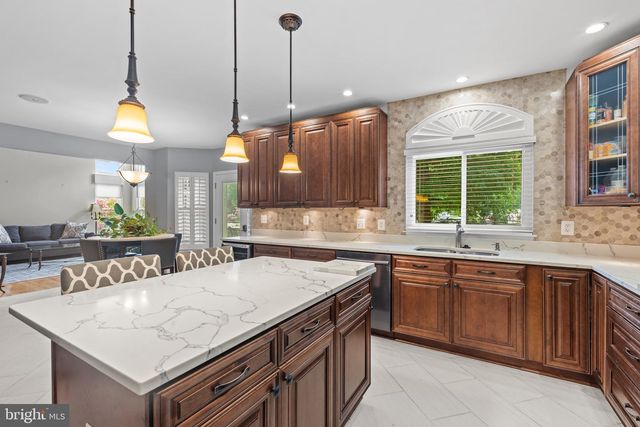 6021 WOODLAKE LN, Alexandria, VA 22315