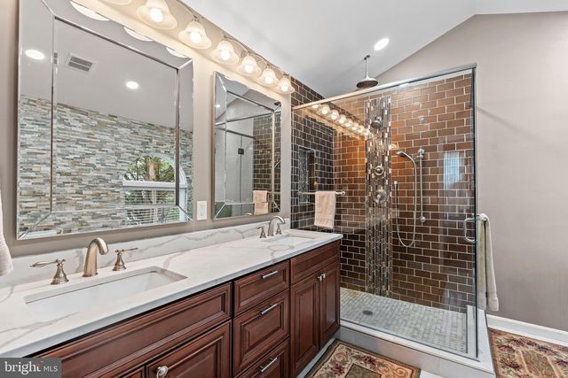 6021 WOODLAKE LN, Alexandria, VA 22315
