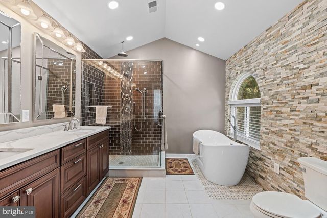 6021 WOODLAKE LN, Alexandria, VA 22315