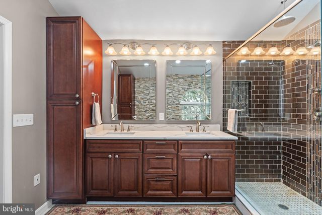 6021 WOODLAKE LN, Alexandria, VA 22315