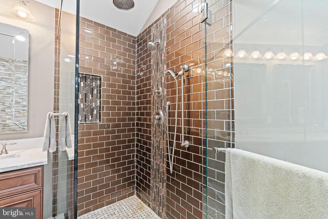 6021 WOODLAKE LN, Alexandria, VA 22315