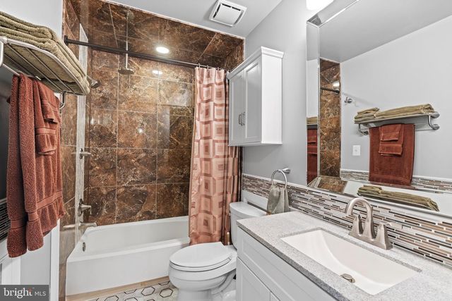 6021 WOODLAKE LN, Alexandria, VA 22315