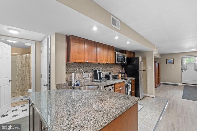 6021 WOODLAKE LN, Alexandria, VA 22315