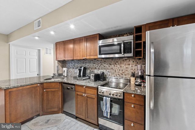 6021 WOODLAKE LN, Alexandria, VA 22315