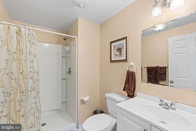 6021 WOODLAKE LN, Alexandria, VA 22315