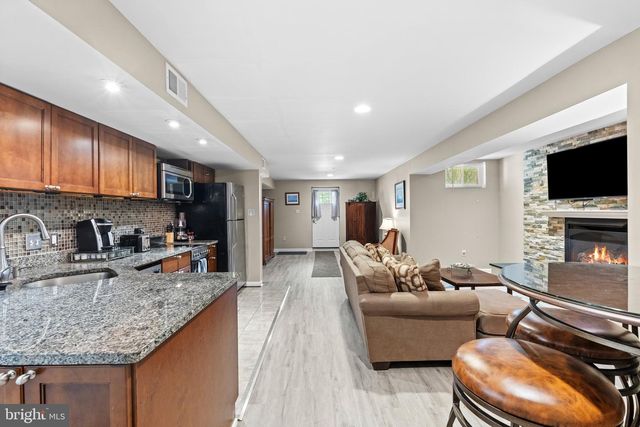 6021 WOODLAKE LN, Alexandria, VA 22315