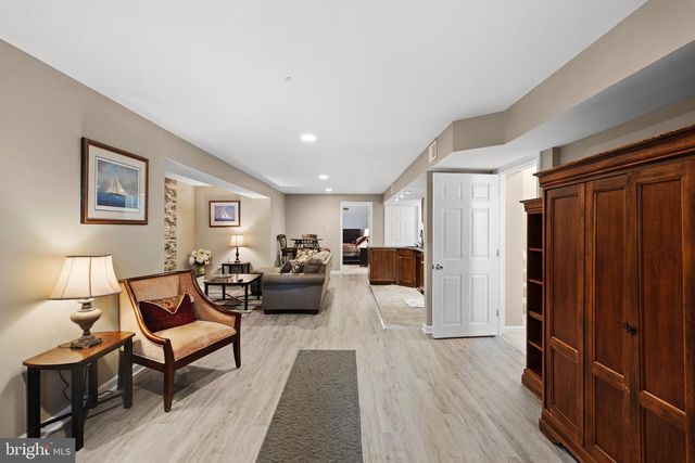6021 WOODLAKE LN, Alexandria, VA 22315