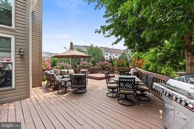 6021 WOODLAKE LN, Alexandria, VA 22315