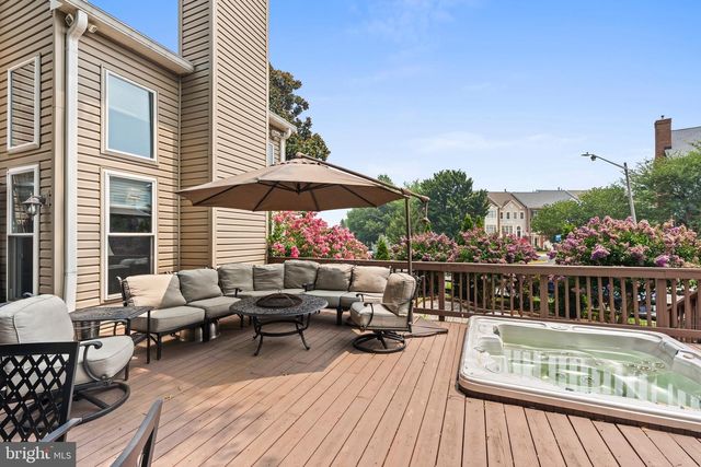 6021 WOODLAKE LN, Alexandria, VA 22315