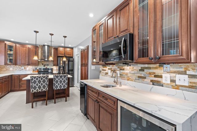 6021 WOODLAKE LN, Alexandria, VA 22315