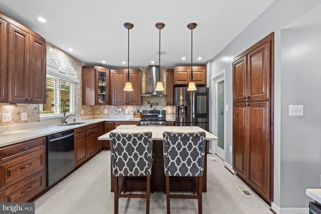 6021 WOODLAKE LN, Alexandria, VA 22315