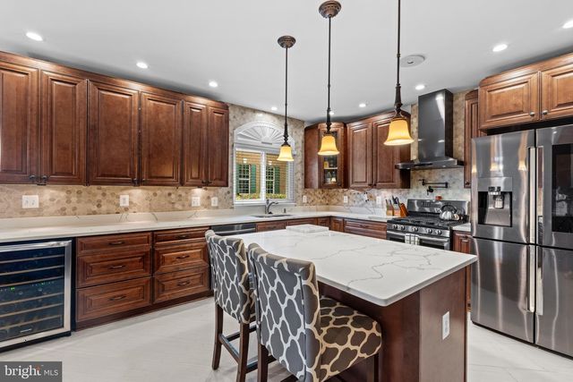 6021 WOODLAKE LN, Alexandria, VA 22315