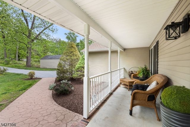 534 Berrywood Ln, Bridgewater Twp., NJ 08807
