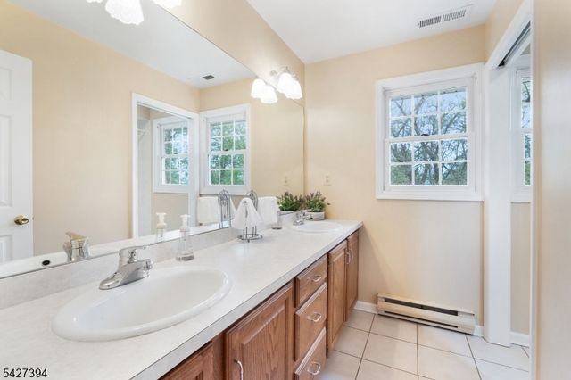 534 Berrywood Ln, Bridgewater Twp., NJ 08807