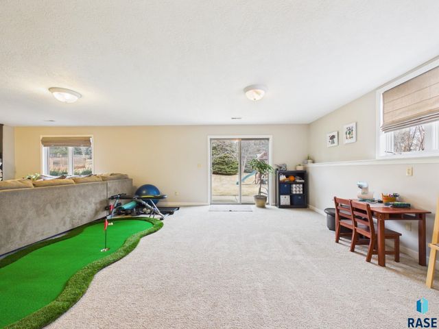 112 W St Andrews Dr Drive, Sioux Falls, SD 57108