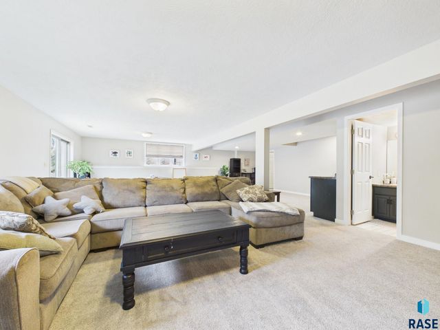 112 W St Andrews Dr Drive, Sioux Falls, SD 57108