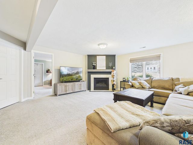 112 W St Andrews Dr Drive, Sioux Falls, SD 57108