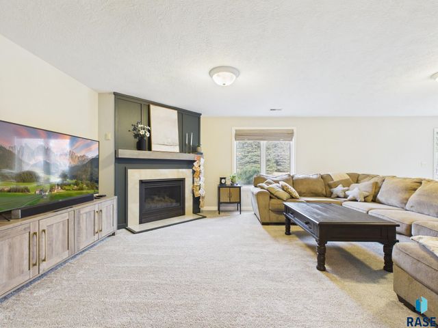 112 W St Andrews Dr Drive, Sioux Falls, SD 57108