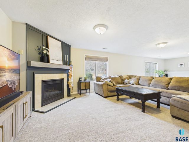 112 W St Andrews Dr Drive, Sioux Falls, SD 57108