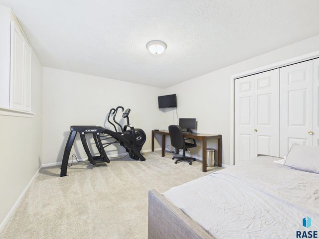 112 W St Andrews Dr Drive, Sioux Falls, SD 57108