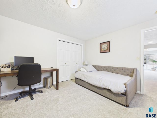 112 W St Andrews Dr Drive, Sioux Falls, SD 57108