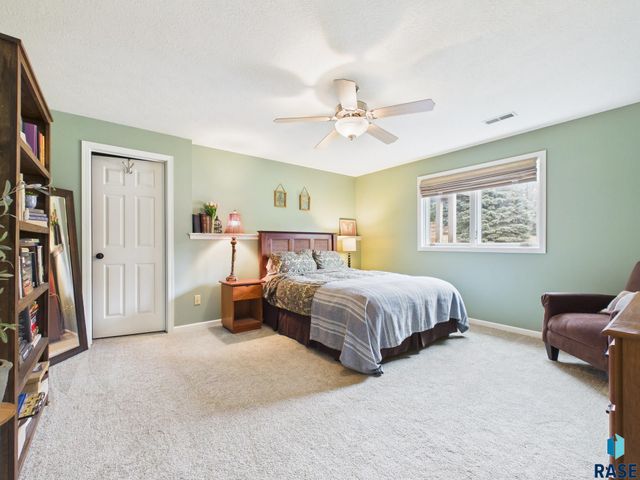 112 W St Andrews Dr Drive, Sioux Falls, SD 57108