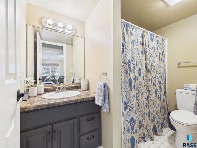 112 W St Andrews Dr Drive, Sioux Falls, SD 57108