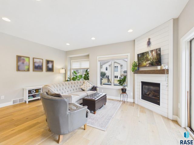 112 W St Andrews Dr Drive, Sioux Falls, SD 57108