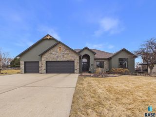 112 W St Andrews Dr Drive, Sioux Falls, SD 57108
