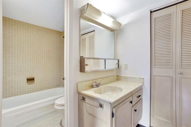 860 SE 6th Avenue 303, Deerfield Beach, FL 33441