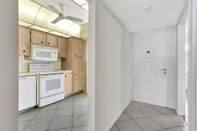 860 SE 6th Avenue 303, Deerfield Beach, FL 33441