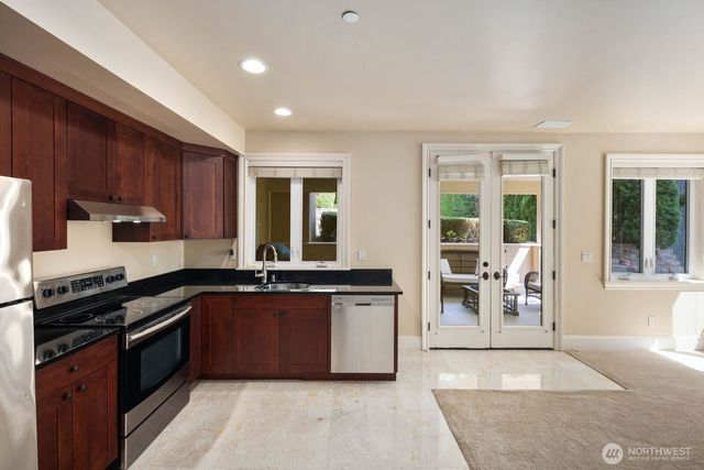 2010 222nd Avenue SE, Sammamish, WA 98075