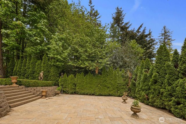 2010 222nd Avenue SE, Sammamish, WA 98075