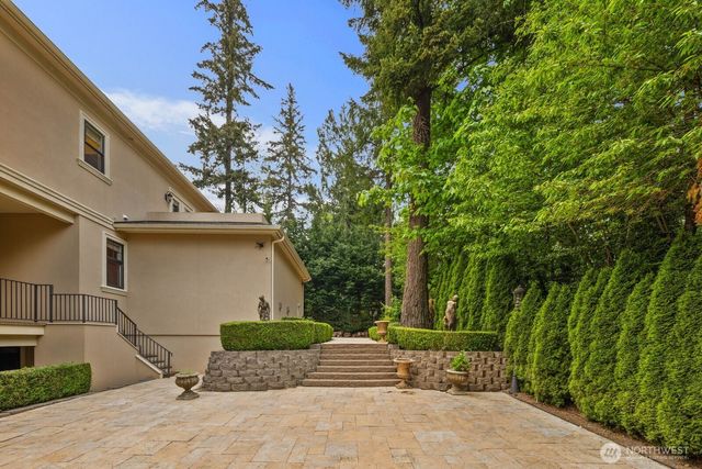 2010 222nd Avenue SE, Sammamish, WA 98075