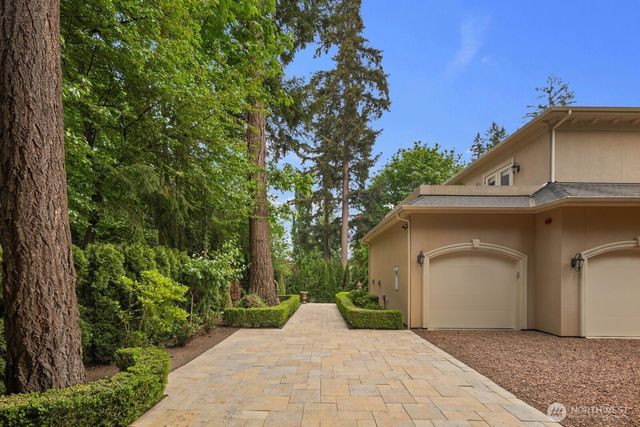 2010 222nd Avenue SE, Sammamish, WA 98075