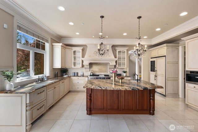 2010 222nd Avenue SE, Sammamish, WA 98075