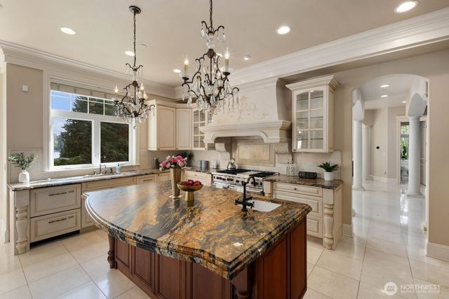 2010 222nd Avenue SE, Sammamish, WA 98075