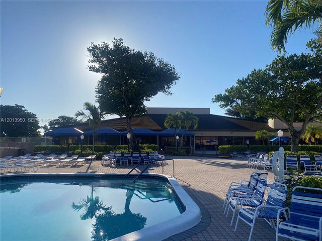 9370 Sunrise Lakes Blvd 209, Sunrise, FL 33322