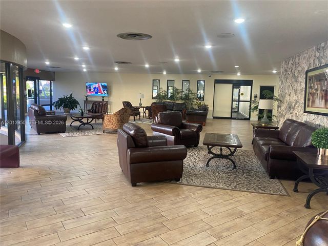 9370 Sunrise Lakes Blvd 209, Sunrise, FL 33322