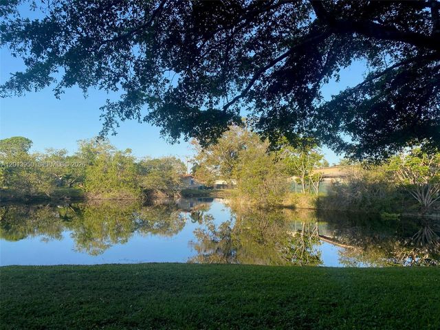 9370 Sunrise Lakes Blvd 209, Sunrise, FL 33322