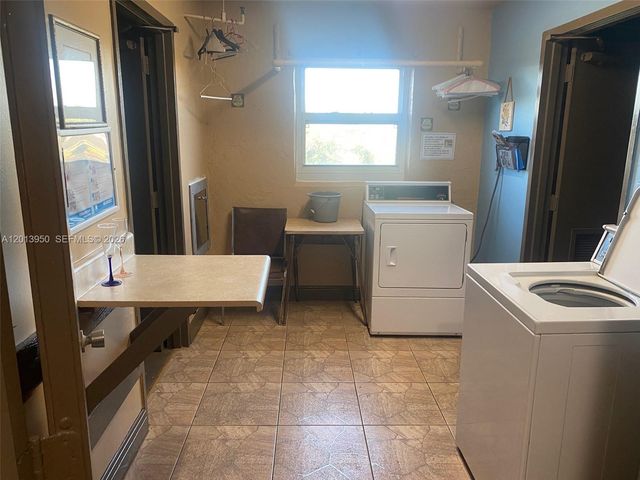 9370 Sunrise Lakes Blvd 209, Sunrise, FL 33322