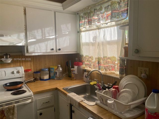 9370 Sunrise Lakes Blvd 209, Sunrise, FL 33322