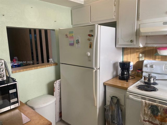 9370 Sunrise Lakes Blvd 209, Sunrise, FL 33322