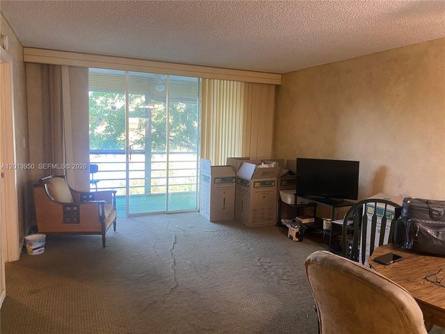 9370 Sunrise Lakes Blvd 209, Sunrise, FL 33322