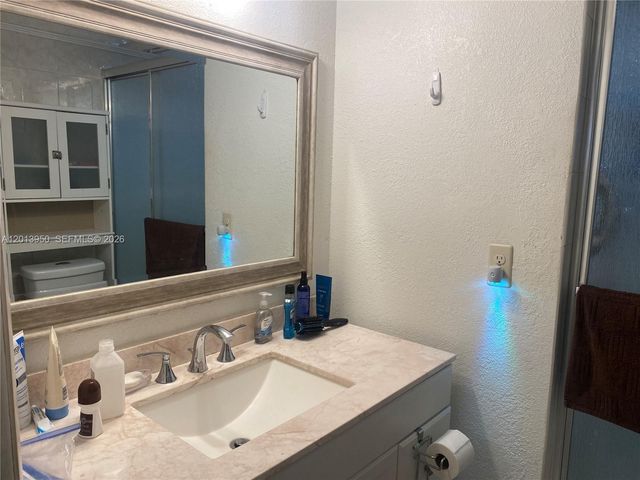 9370 Sunrise Lakes Blvd 209, Sunrise, FL 33322