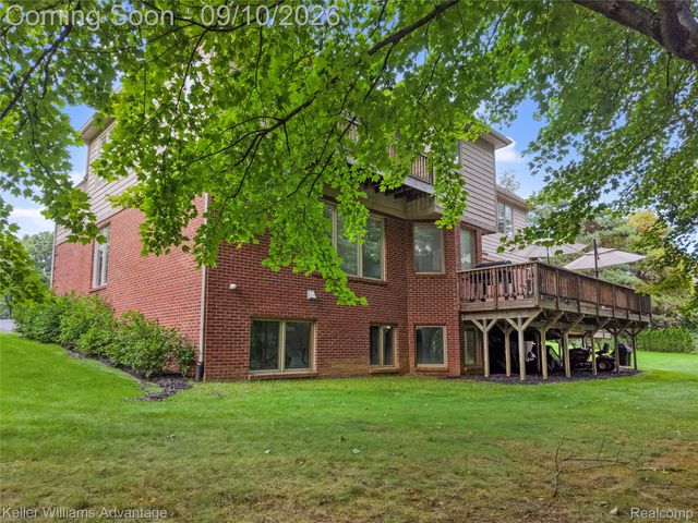 2459 Overbrook, Highland Charter Township, MI 48357